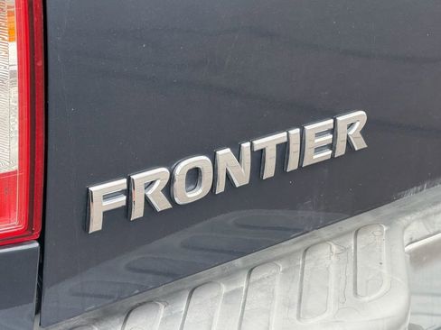 Used 2018 Nissan Frontier SV image 8