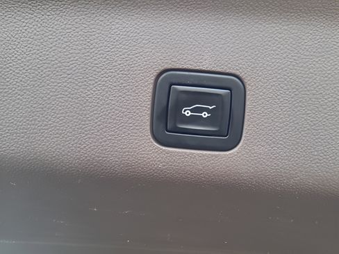 Used 2021 GMC Yukon XL Denali w/ Denali Premium Package image 32