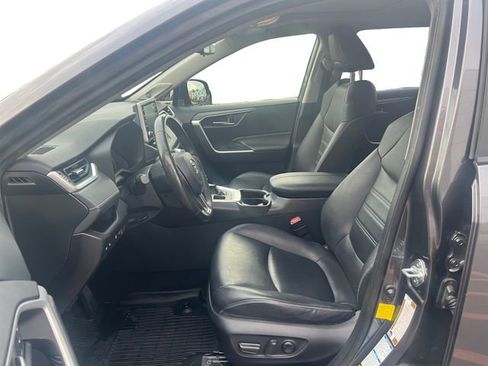 Used 2019 Toyota RAV4 XLE Premium w/ Advanced Technology Package AWD/4WD image 9