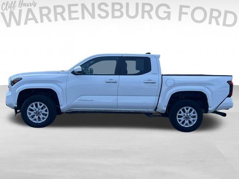 Used 2025 Toyota Tacoma SR5 AWD/4WD image 4