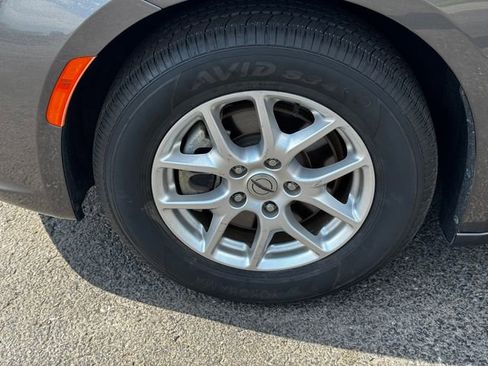 Certified 2023 Chrysler Pacifica Touring-L FWD image 10