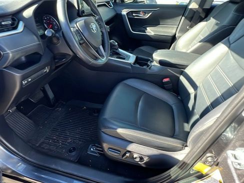 Used 2020 Toyota RAV4 XLE Premium image 13