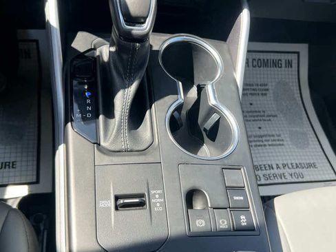 Used 2023 Toyota Highlander XLE FWD image 22