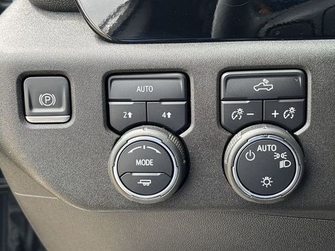 Used 2023 Chevrolet Silverado 1500 LT AWD/4WD image 19