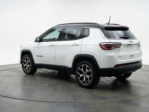 Used 2025 Jeep Compass Limited image 6