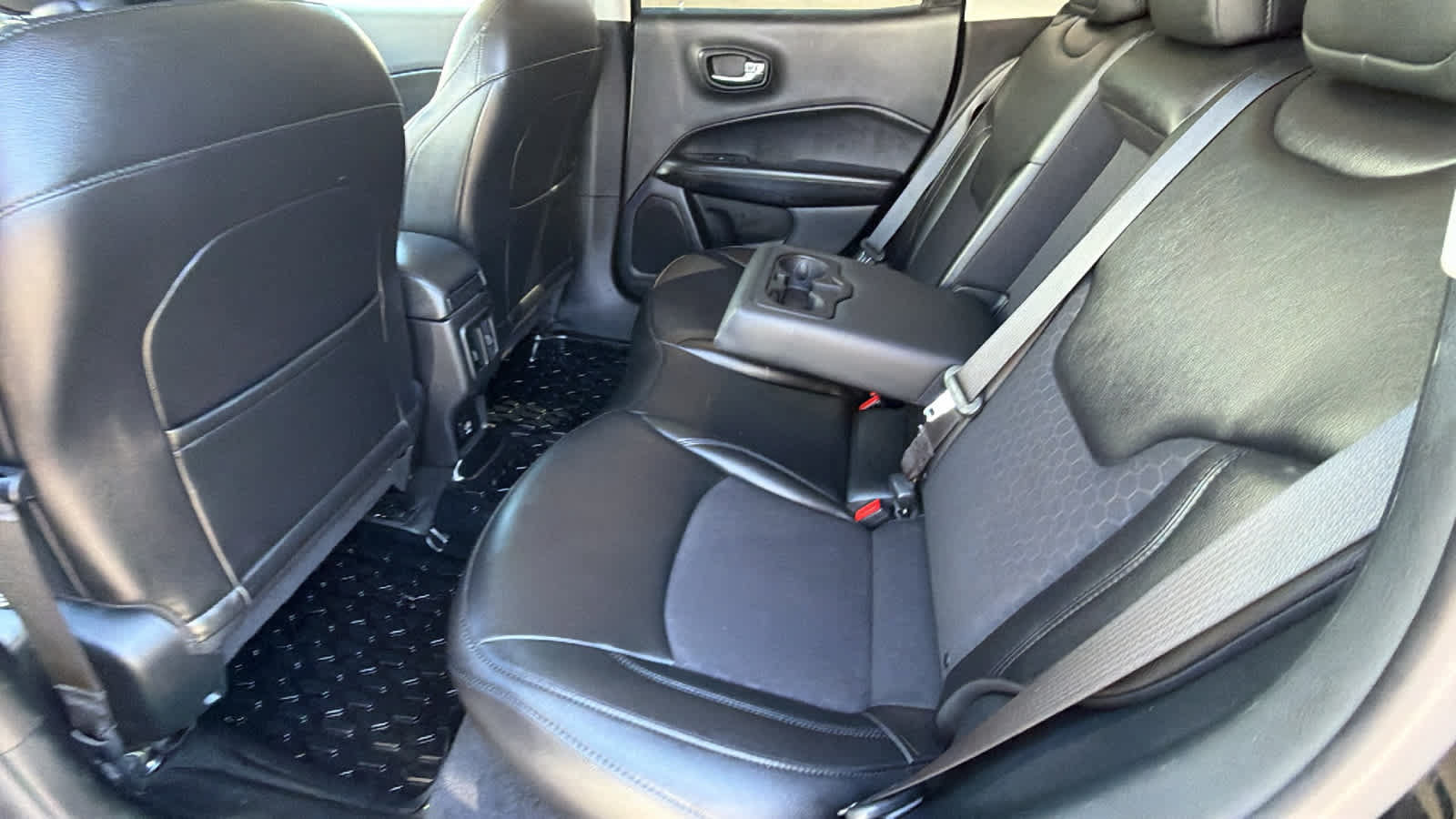 Used 2020 Jeep Compass Latitude FWD image 24