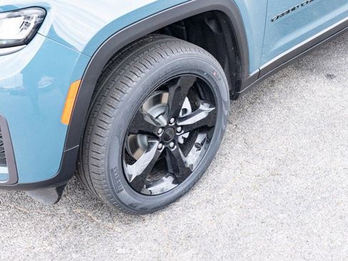 New 2026 Jeep Grand Cherokee Limited image 9