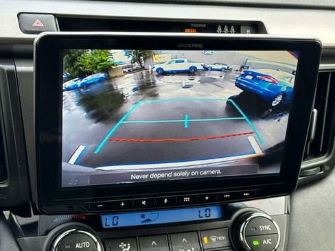 Used 2018 Toyota RAV4 LE Plus image 16