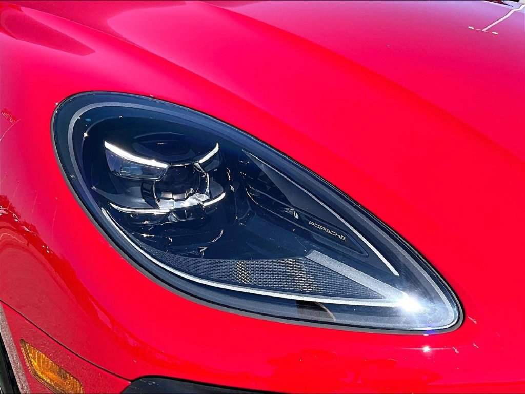 Certified 2026 Porsche Macan AWD/4WD image 12