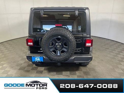 Used 2018 Jeep Wrangler Unlimited Sport AWD/4WD image 6