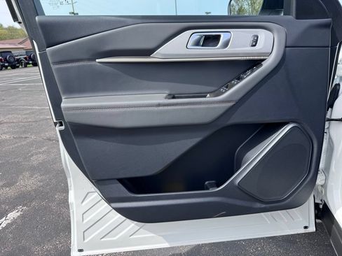 New 2026 Ford Explorer Active AWD/4WD image 21