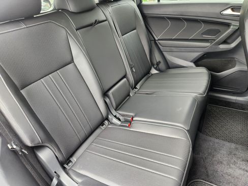 Certified 2024 Volkswagen Tiguan SE AWD/4WD image 16