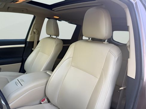 Used 2017 Toyota Highlander XLE FWD image 14