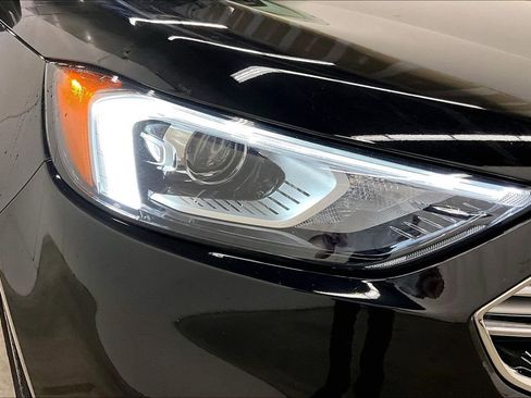 Used 2019 Ford Edge Titanium image 32