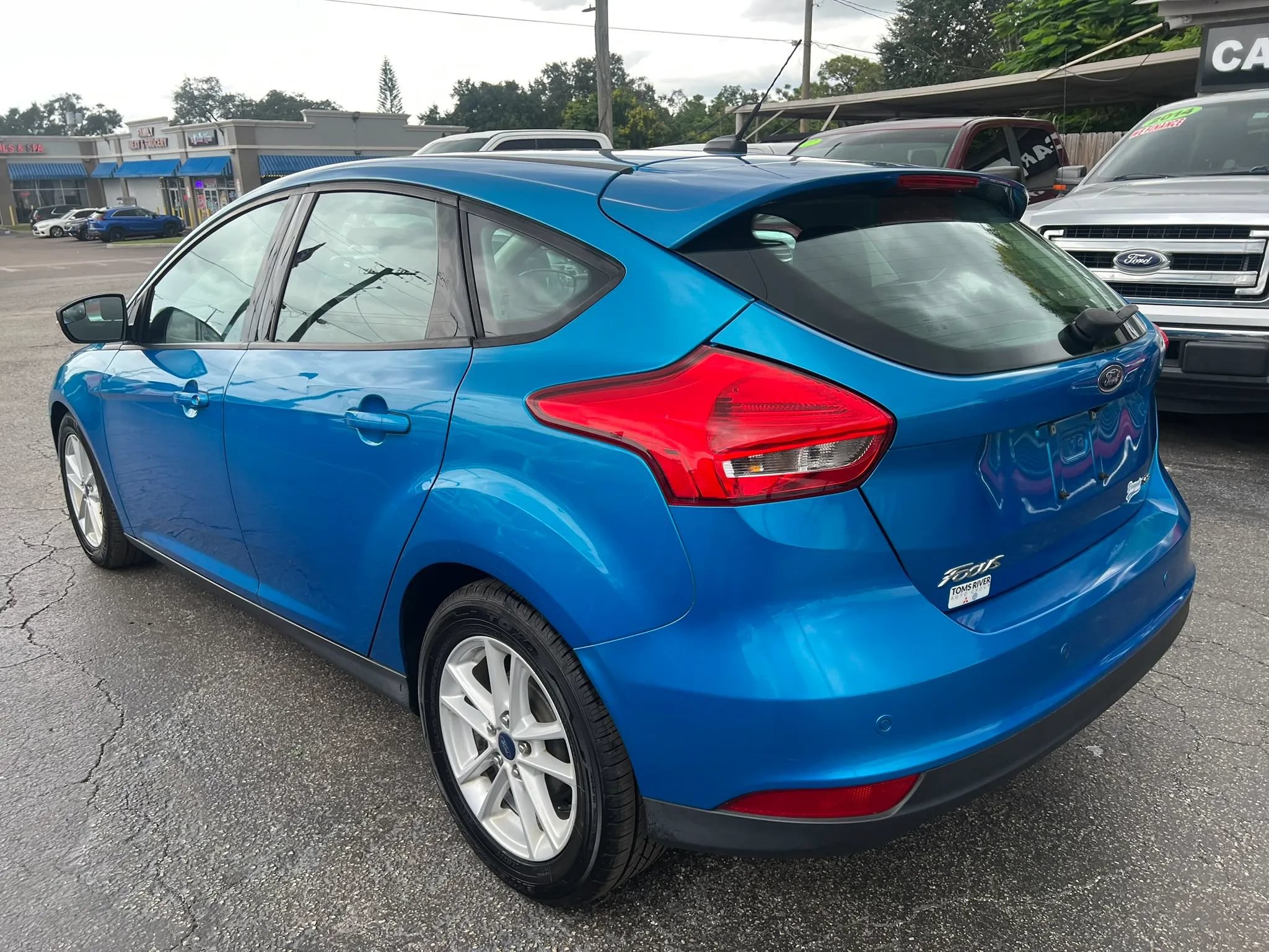 Used 2016 Ford Focus SE w/ SE Power Seat Package FWD image 7
