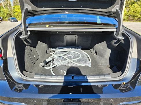 Used 2024 BMW i7 xDrive60 image 24