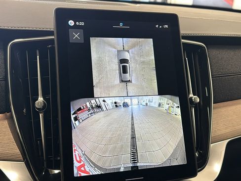 New 2026 Volvo XC90 T8 Plus w/ Protection Package AWD/4WD image 18