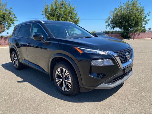Used 2023 Nissan Rogue SV w/ SV Premium B Package FWD image 4
