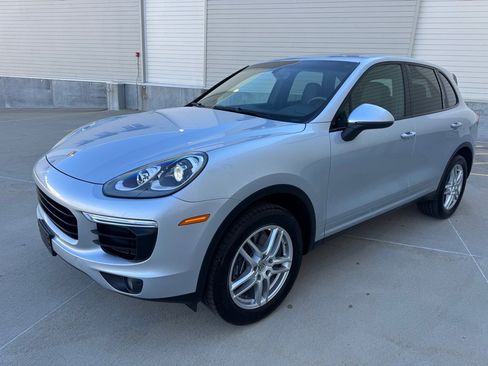 Used 2016 Porsche Cayenne w/ Premium Package image 7