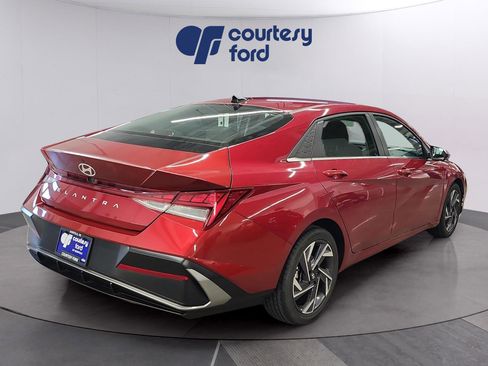 Used 2025 Hyundai Elantra SEL FWD image 7