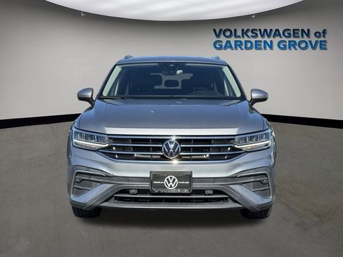 Used 2022 Volkswagen Tiguan SE image 2