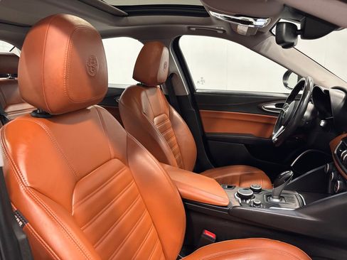 Used 2017 Alfa Romeo Giulia Ti w/ Lusso Package image 19