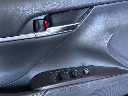 Used 2022 Toyota Camry XSE FWD image 11