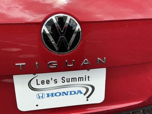 Used 2024 Volkswagen Tiguan SE R-Line AWD/4WD image 5