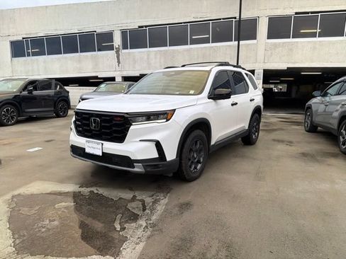 Certified 2023 Honda Pilot TrailSport image 1