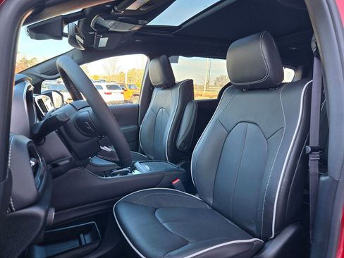 New 2026 Chrysler Pacifica Limited image 22