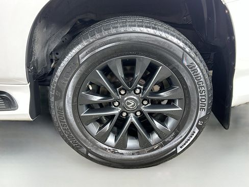 Used 2018 Lexus GX 460 Premium w/ Premium Package image 31