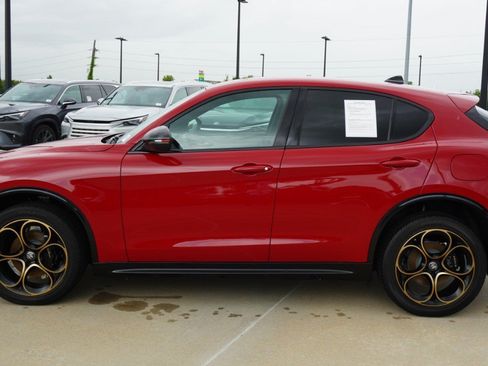 Used 2025 Alfa Romeo Stelvio Sprint AWD/4WD image 5