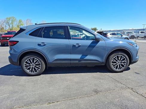 Certified 2025 Ford Escape SE FWD image 7