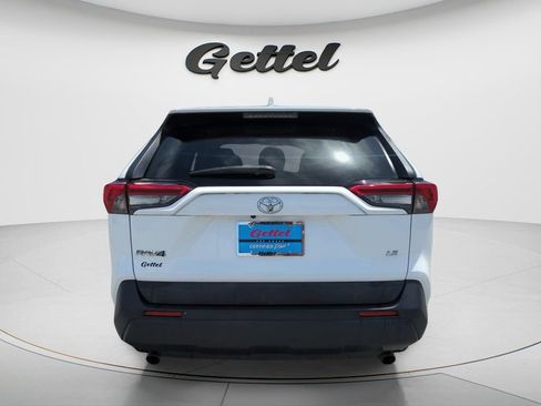 Used 2019 Toyota RAV4 LE FWD image 6