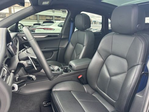 Certified 2023 Porsche Macan Turbo image 5