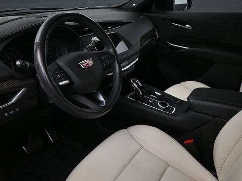 Used 2023 Cadillac XT4 Sport FWD image 7