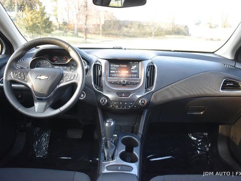 Used 2017 Chevrolet Cruze LT w/ Convenience Package image 17