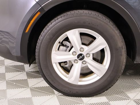 Used 2023 Kia Sorento LX image 17
