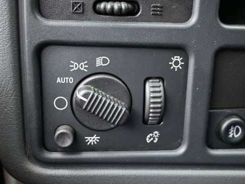 Used 2004 Chevrolet Suburban LT w/ Preferred Equipment Group RWD image 23