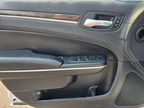Used 2020 Chrysler 300 Limited RWD image 17
