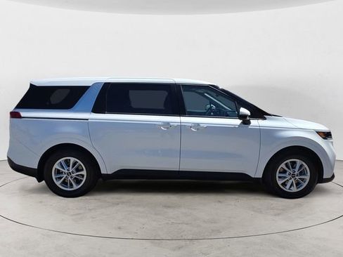 Used 2023 Kia Carnival LX w/ Paint Protection Package FWD image 6