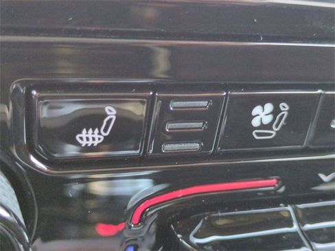 New 2025 Jeep Grand Cherokee Limited w/ Luxury Tech Group II image 24