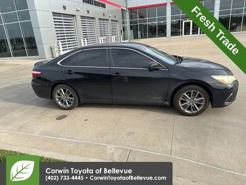 Used 2016 Toyota Camry SE FWD image 2