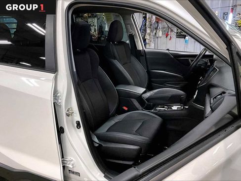 Used 2023 Subaru Forester Premium image 9