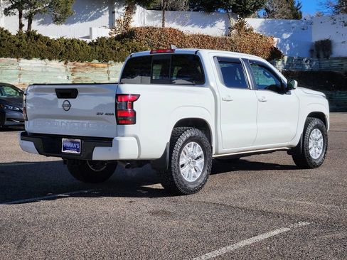 Used 2022 Nissan Frontier SV image 3