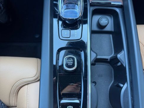 Certified 2023 Volvo XC60 B5 Ultimate AWD/4WD image 19