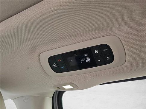 Used 2020 Chrysler Pacifica Limited image 22