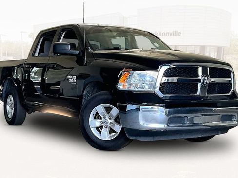 Used 2021 RAM 1500 Classic SLT RWD image 3