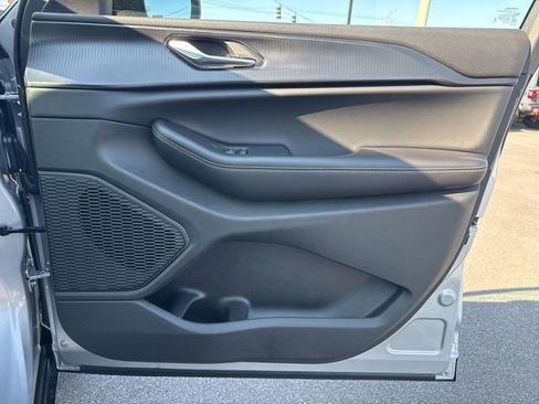 New 2025 Jeep Grand Cherokee L Altitude image 28