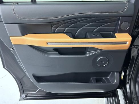 Used 2024 Ford Expedition Max Platinum image 23